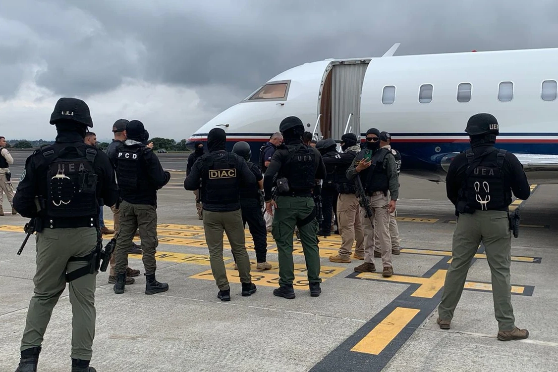 El gobierno Costa 
Rica extraditó a dos narcotraficantes a Estados Unidos