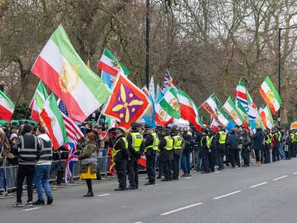 Protesta en contra del régimen islamico iraní en Londres