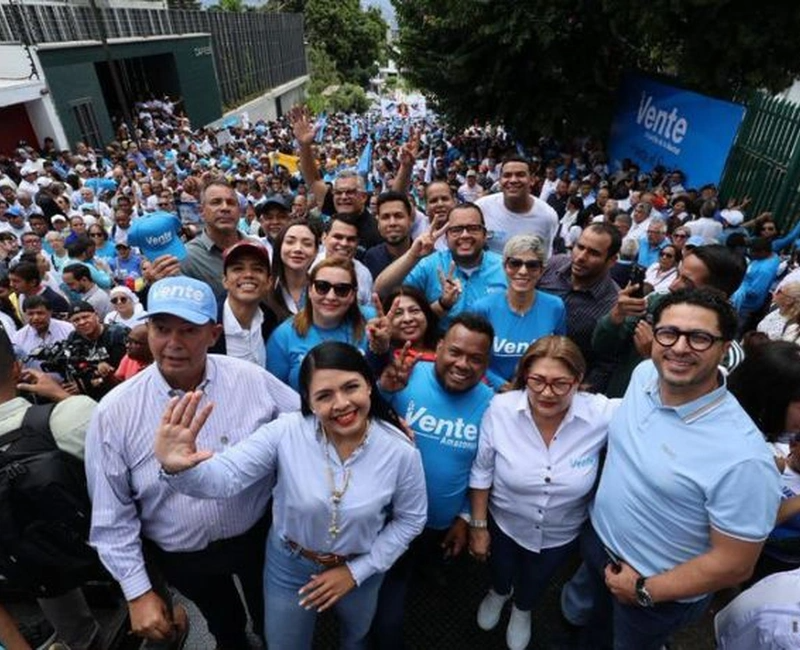 Vente Venezuela militants celebrating the return of their party
