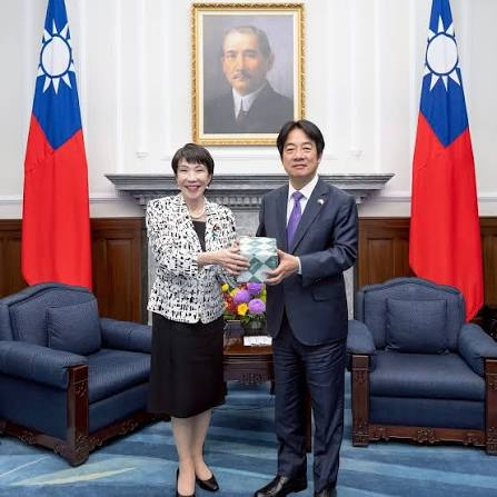 La primer ministra japonesa Sanae Takaichi junto al presidente taiwanes Lai Ching-te