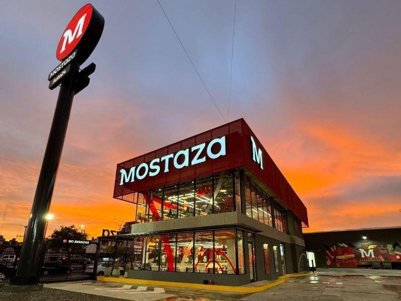 Mustard is consolidating its position as a reference in the sector.