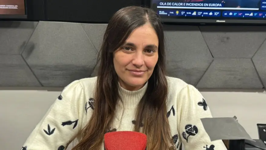 Rosario Castagnet, Santiago's wife.