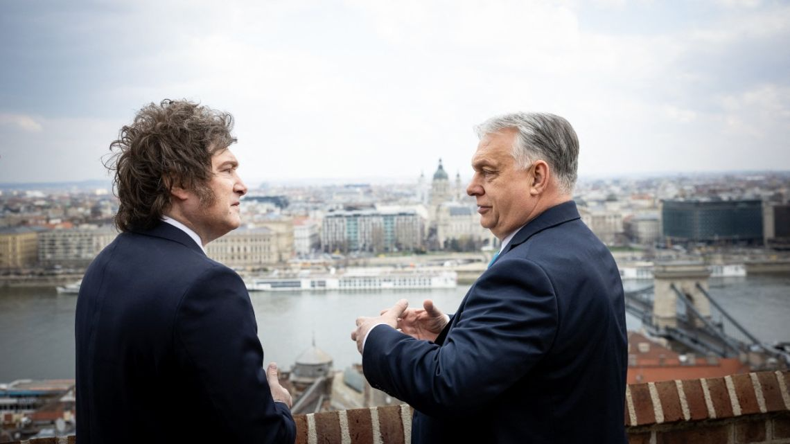 El presidente Javier Milei junto al primer ministro Viktor Orbán