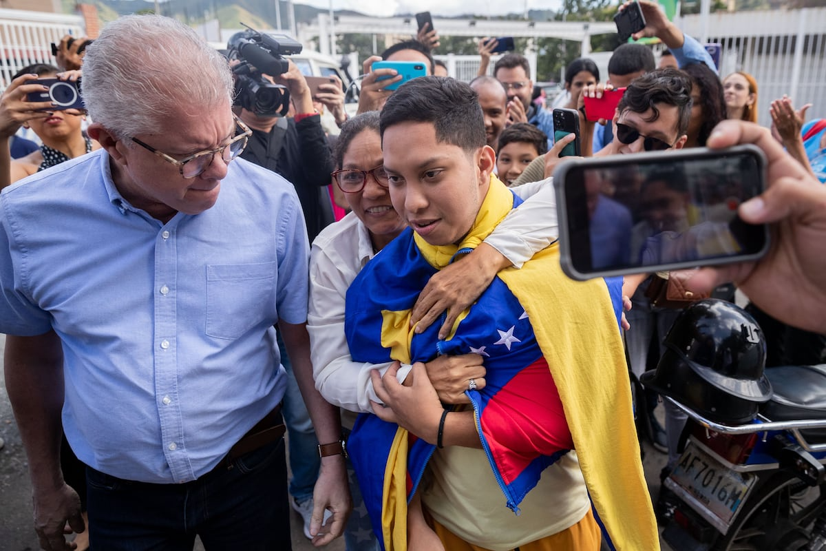 Venezuelan political prisoners being released
