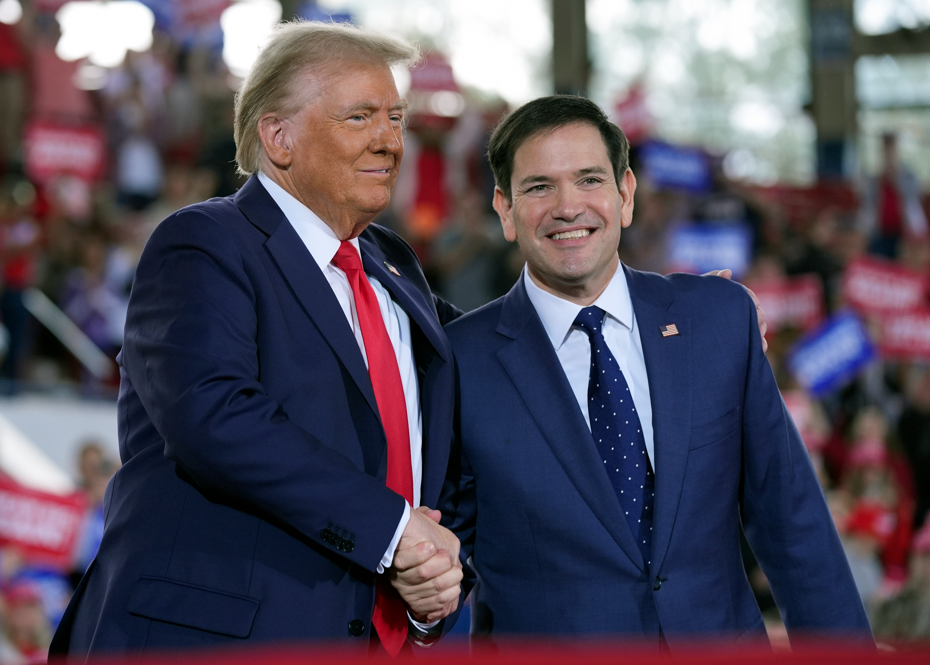 Donald Trump junto a Marco Rubio, Secretario de Estado de los Estados Unidos.
