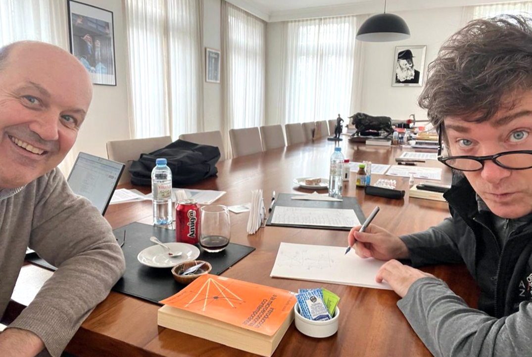 Javier Milei junto al Federico Struzenegger.