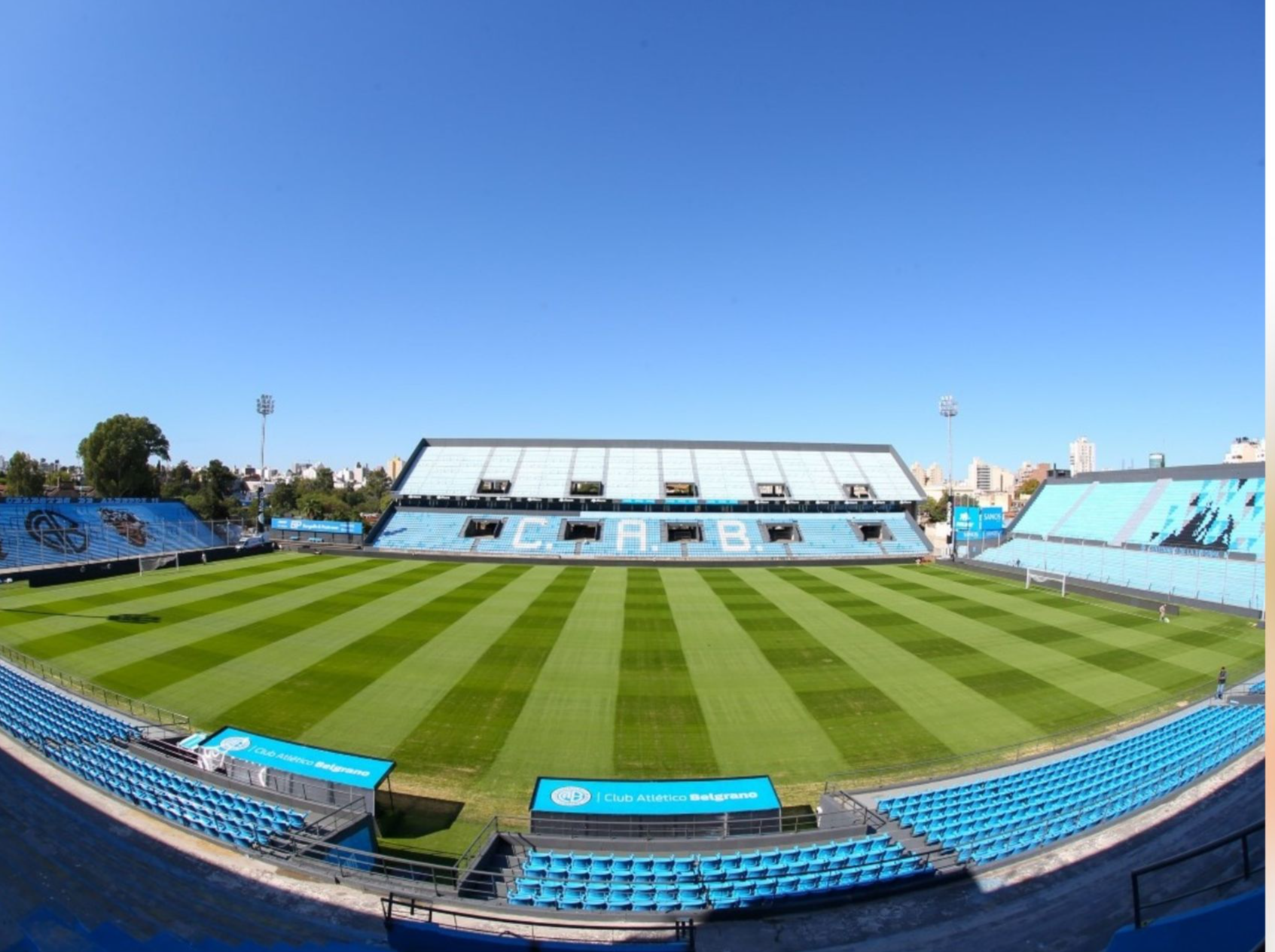 La sanción original fue motivada por una marcada diferencia entre la cantidad de espectadores detectada y el aforo autorizado por el municipio.