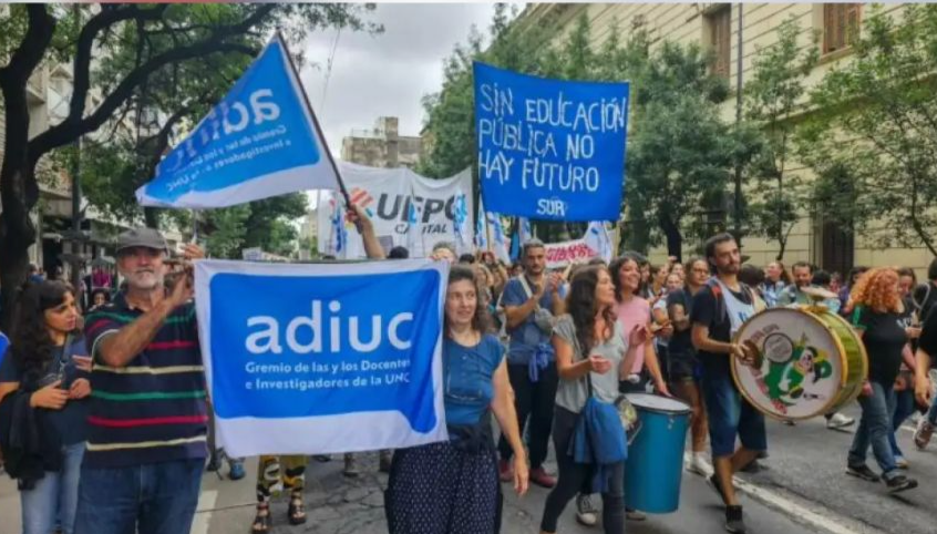 Los docentes de la UNC, nucleados en ADIUC, iniciaron este lunes un paro de 5 días que se extenderá hasta el viernes 20 de marzo.