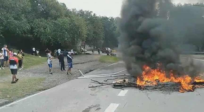 Ex empleados municipales de gestiones anteriores buscaron provocar un intento de 
