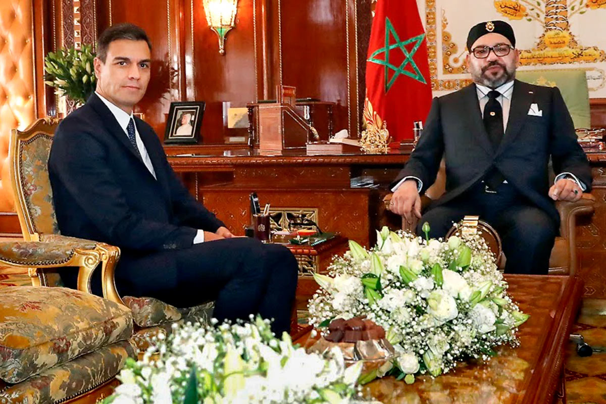 Pedro Sánchez with the king of Morocco.