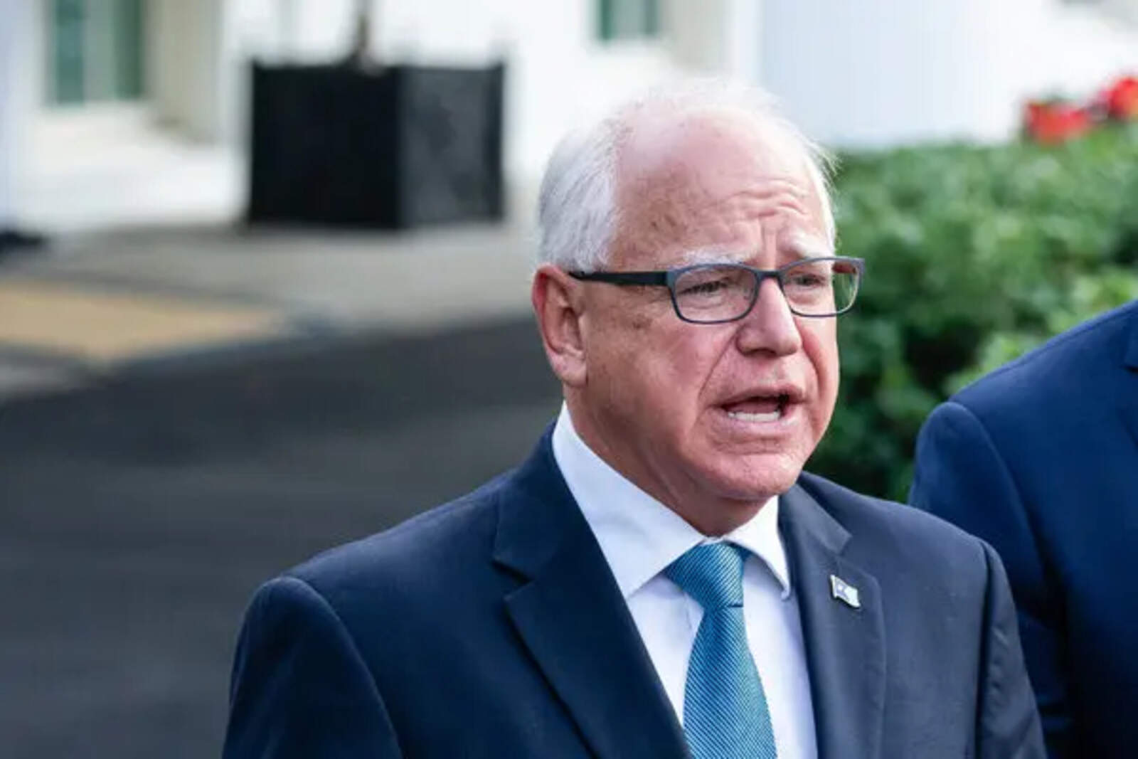 El gobernador demócrata Tim Walz se encuentra bajo un fuerte escrutinio por su implicancia en esta malversación de fondos públicos