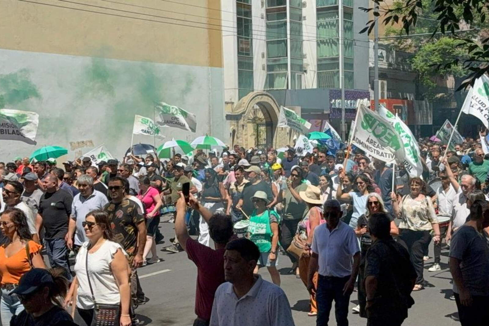 Marcha de empleados públicos en Córdoba.