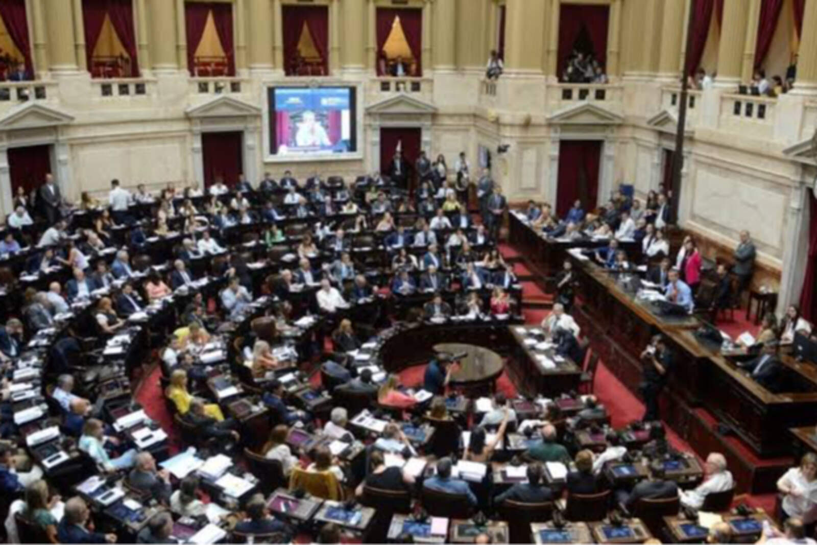 El congreso debate el presupuesto.