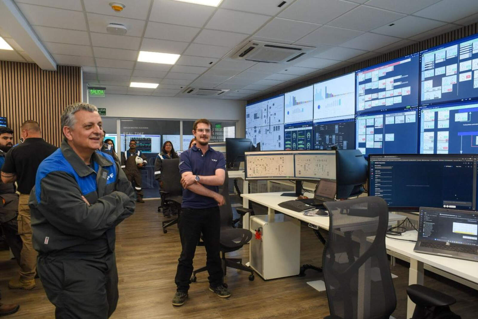 YPF inauguró en Plaza Huincul la primera sala integrada con inteligencia artificial avanzada del país