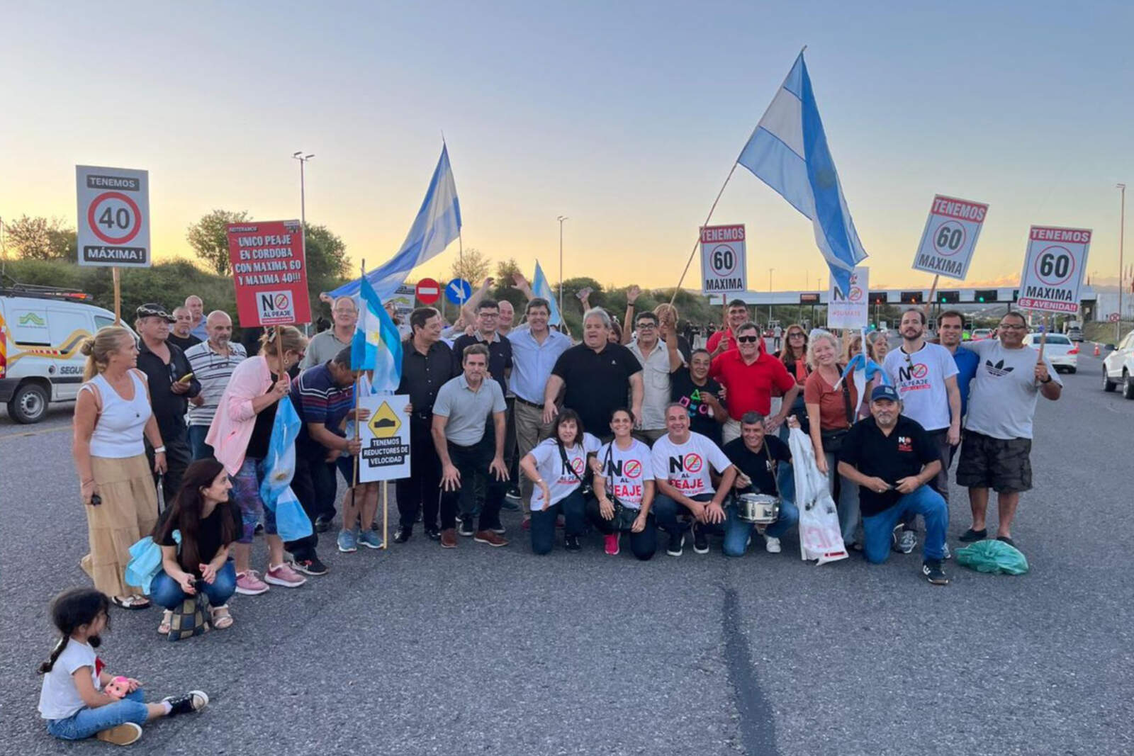 Los vecinos de La Calera también se verán afectados con esta suba, y por dicho motivo protestaron contra este aumento de casi el 30%.