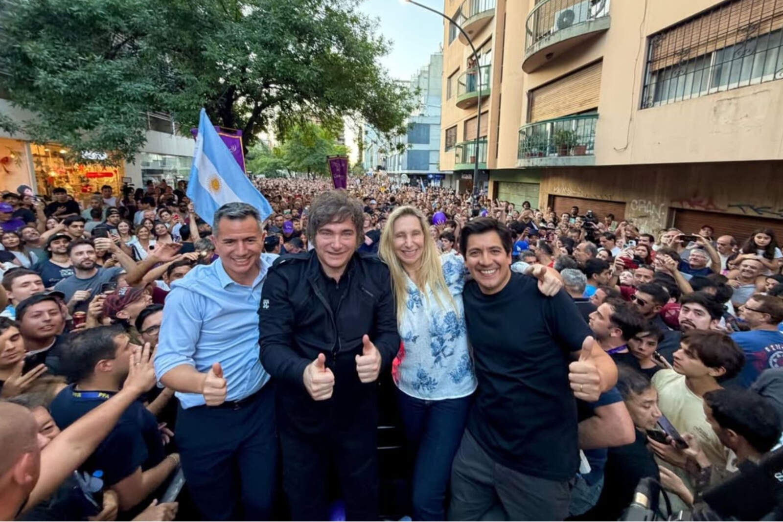 Javier Milei junto a Karina Milei y los Diputados Nacionales por Córdoba de LLA: Gabriel Bornoroni y Gonzalo Roca.