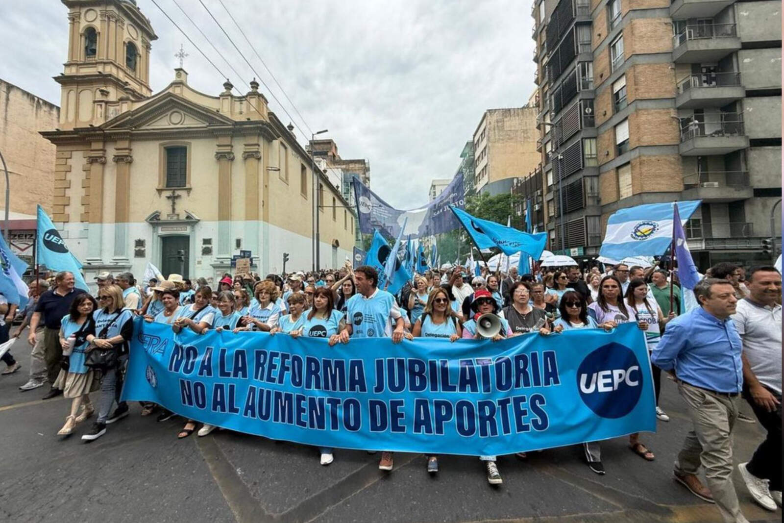 Roberto Cristalli titular de la UEPC confirmó la participación de los docentes en la marcha hacia las avenidas Colón y General Paz del centro.