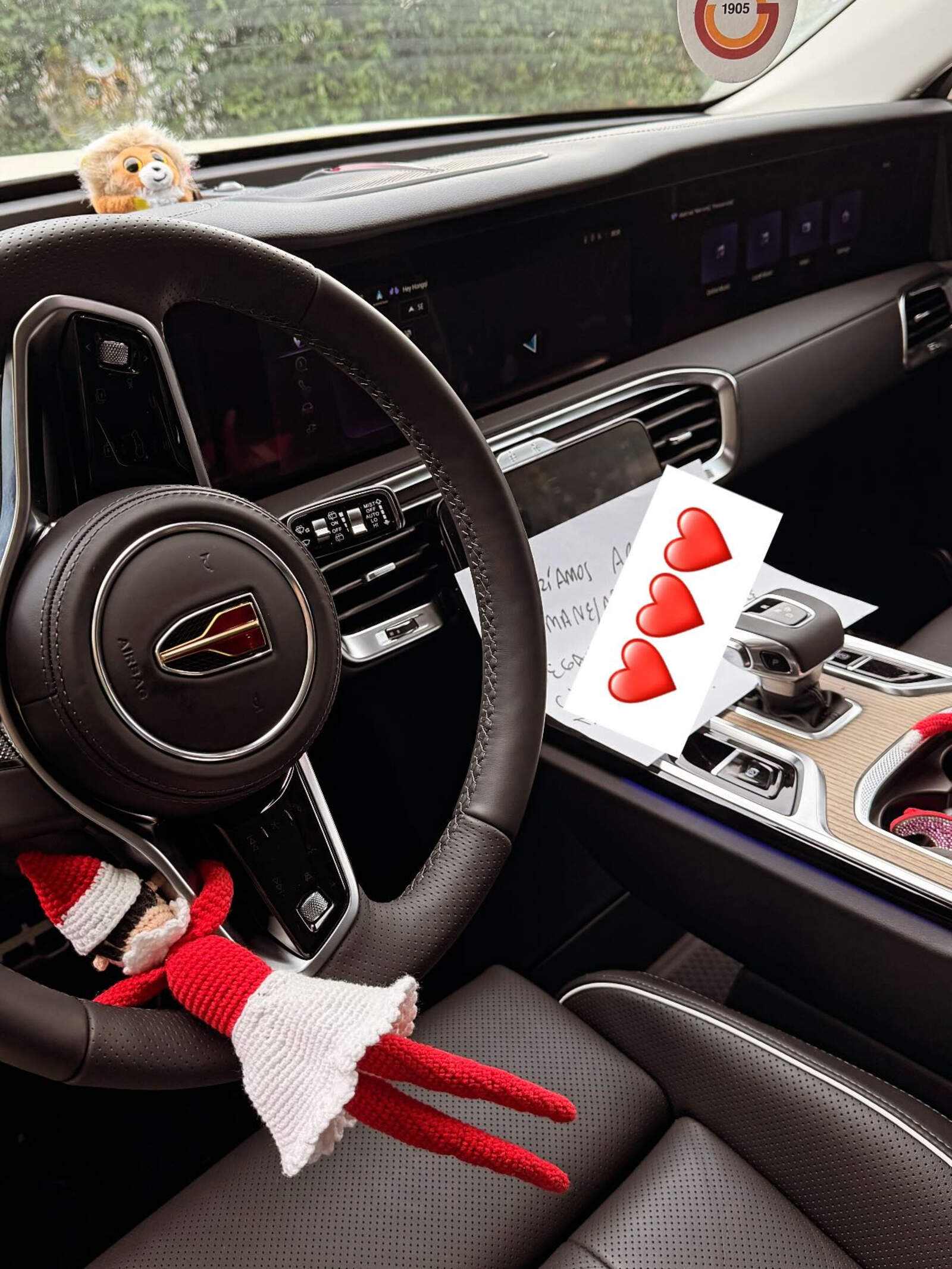 El posteo de la China Suárez mostrando su auto