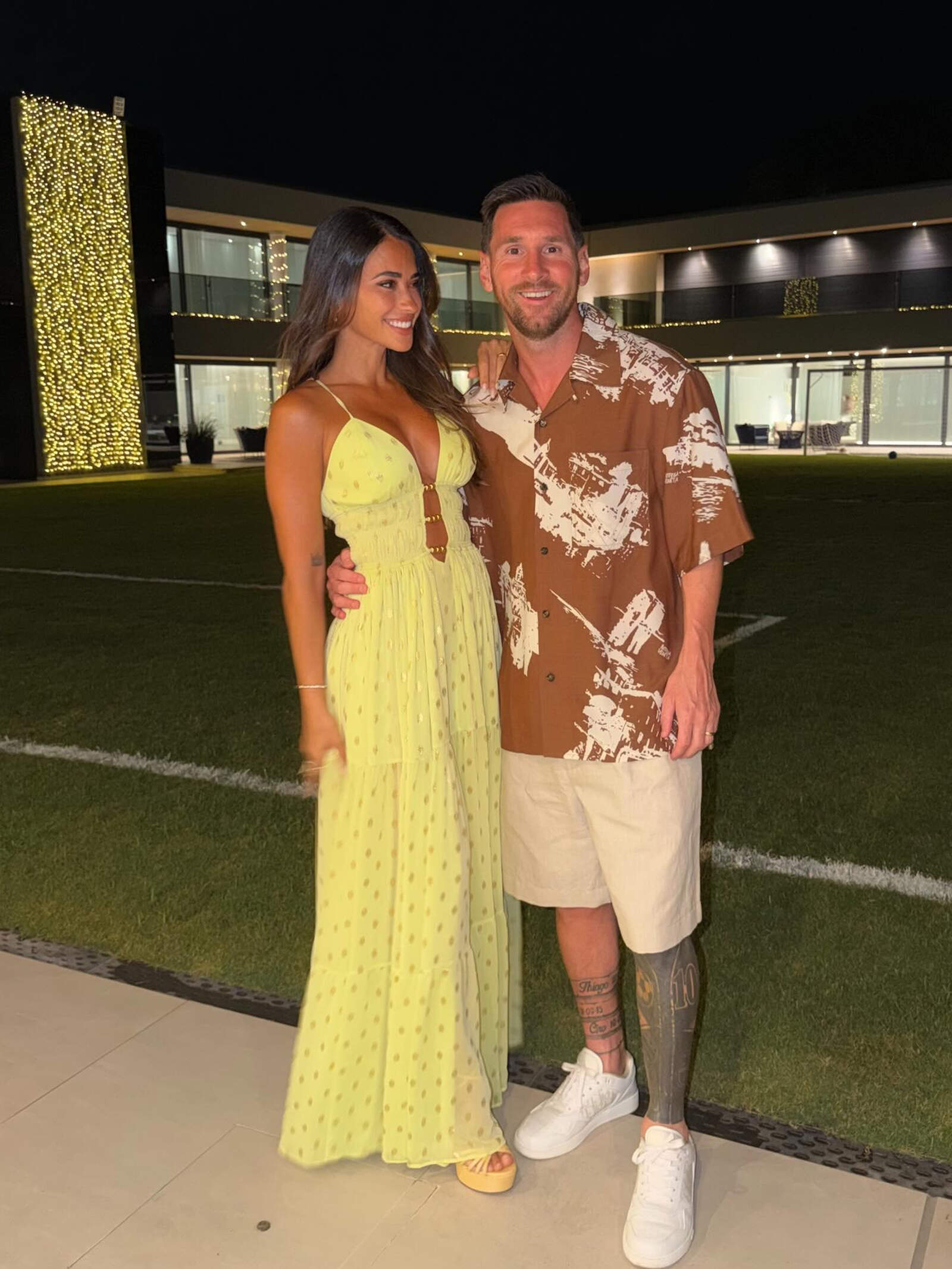 Los looks de Lionel Messi y Antonela Roccuzzo en Navidad