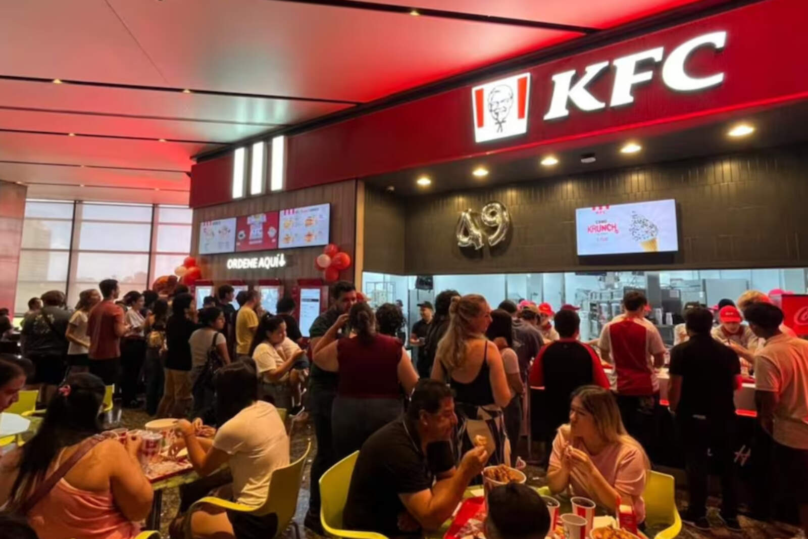 La apertura del primer local de KFC en Córdoba fue un éxito total