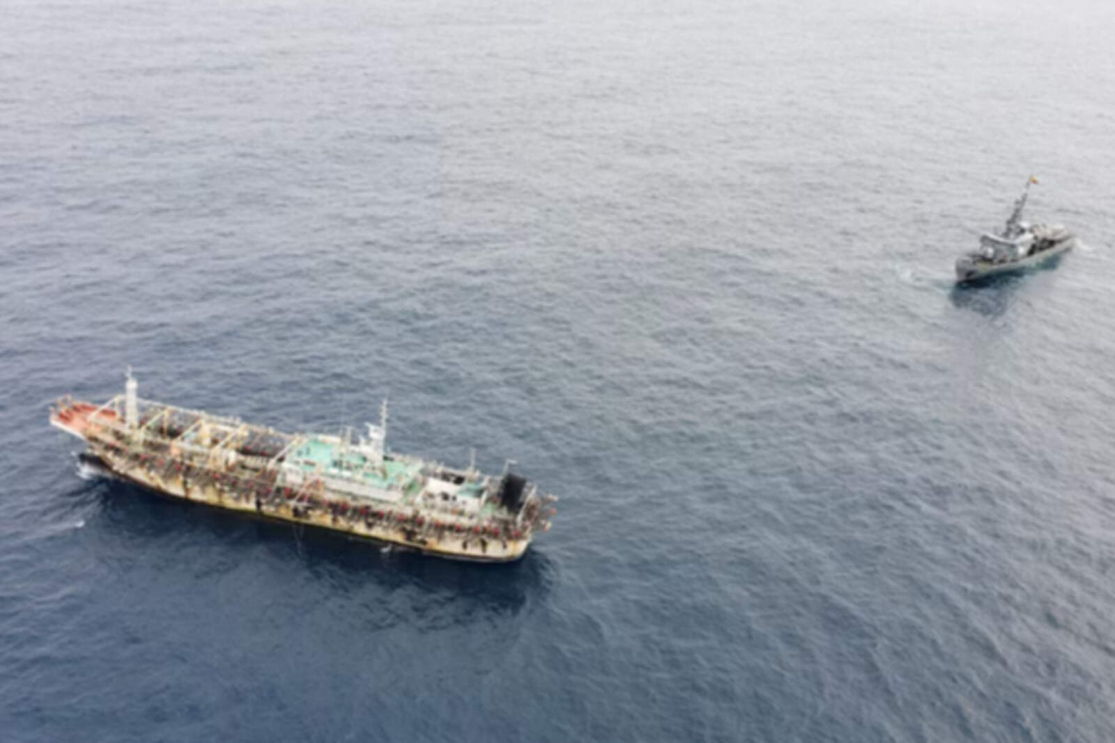 Embarcaciones internacionales cerca de Galápagos.