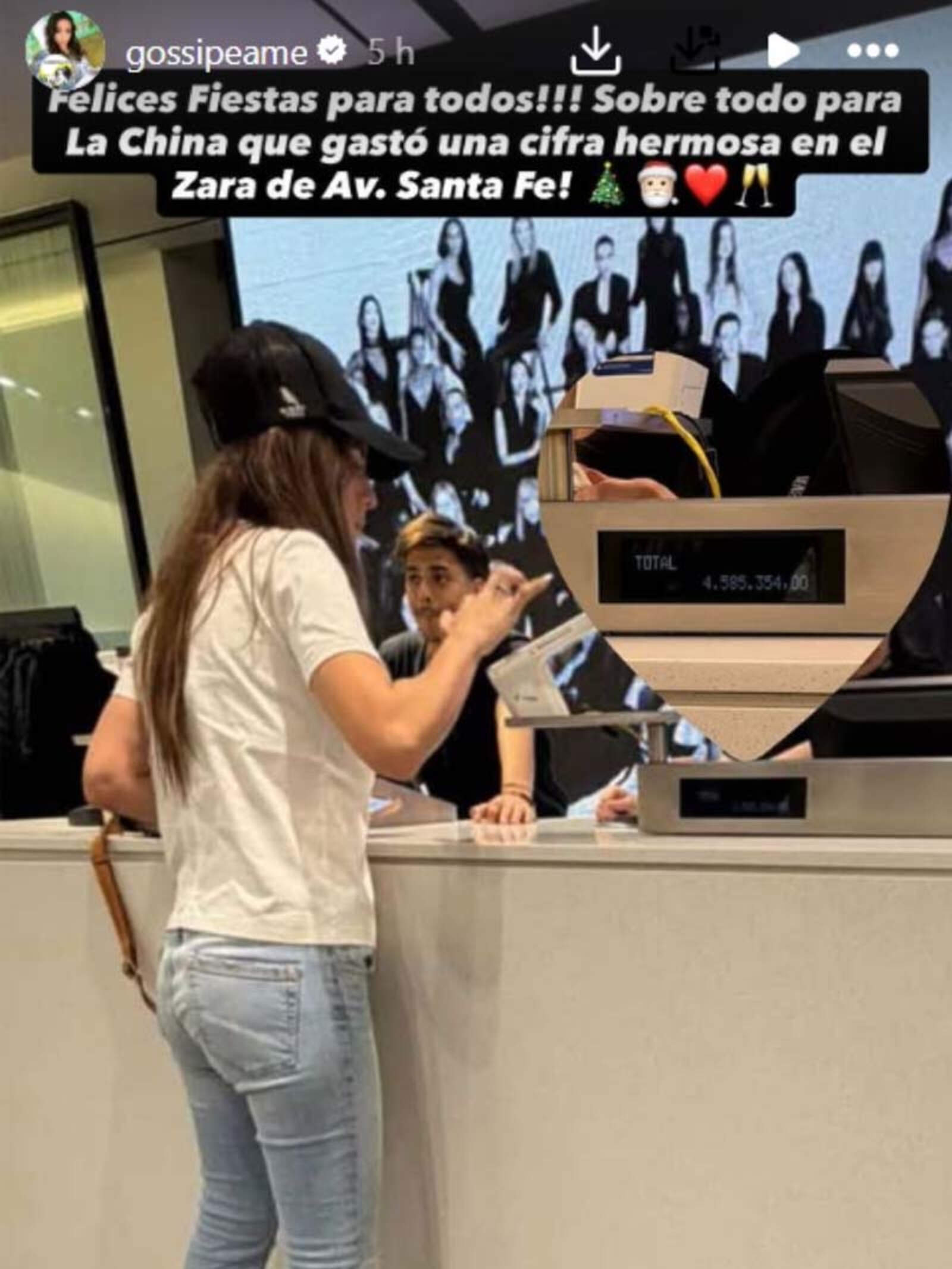 La millonaria compra en un local de ropa