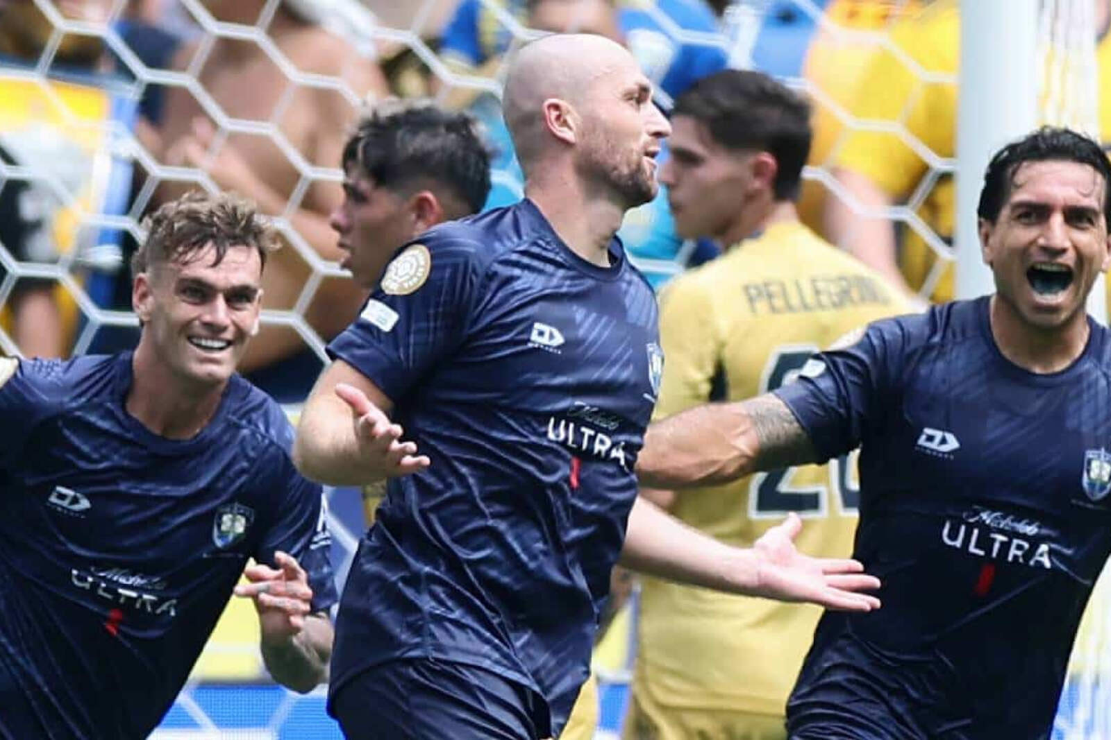 Gray calificó su gol como surrealista