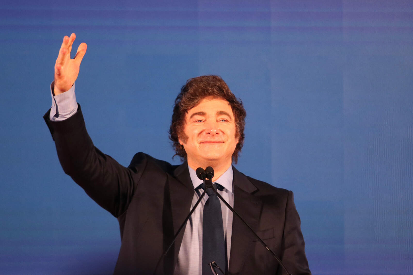 Javier Milei ratificó ante la prensa británica que la soberanía sobre las Malvinas “no es negociable”