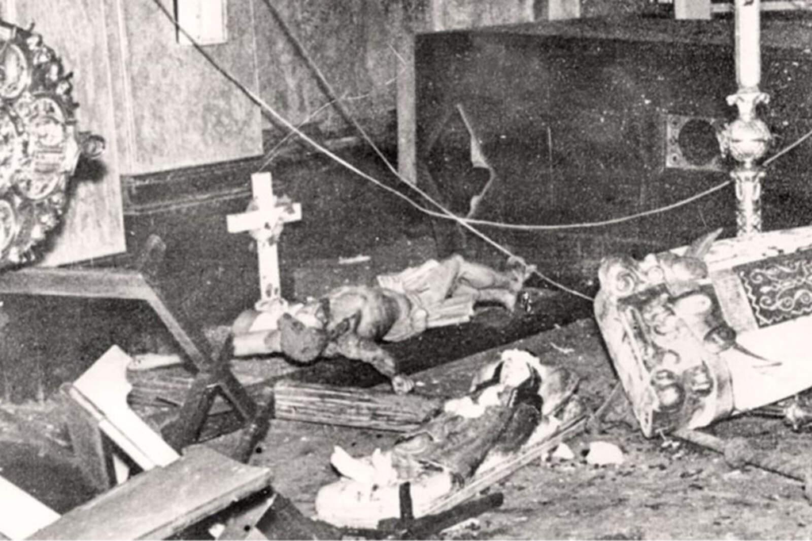 Iglesia quemada por militantes peronistas.