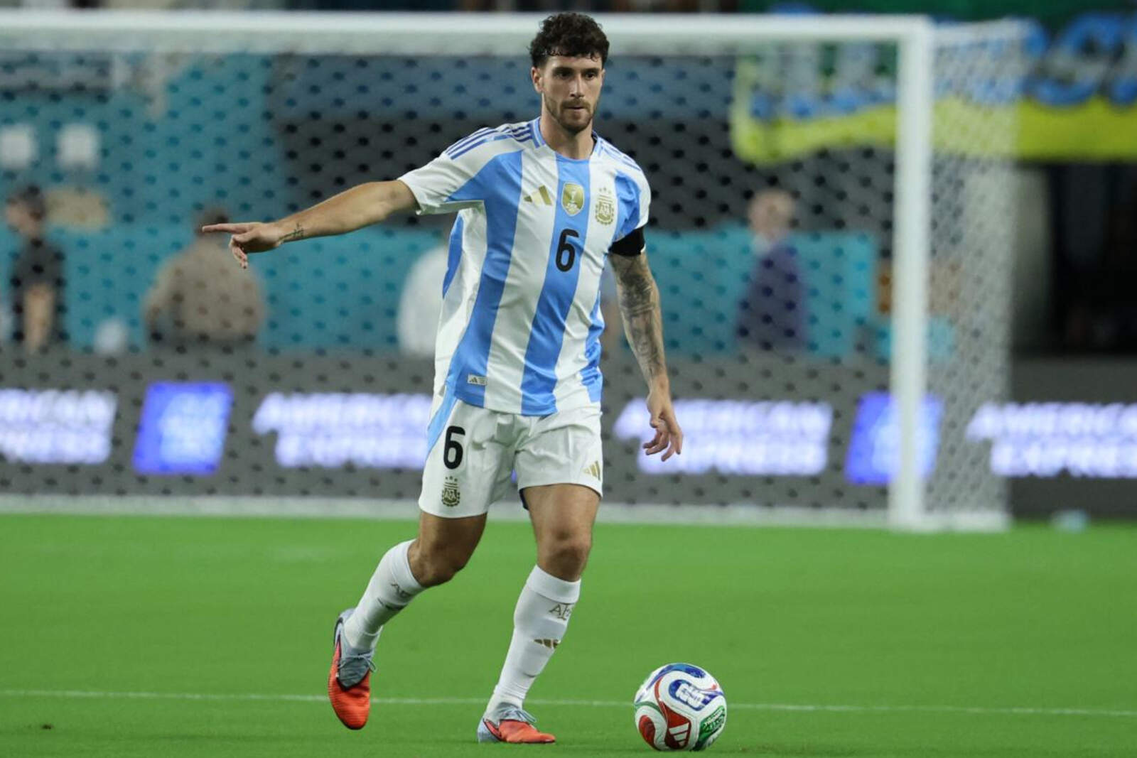 Senesi tiene que ganarse su lugar en la lista de la Selección