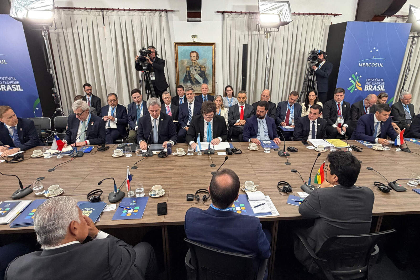 Milei da su discurso en la cumbre.