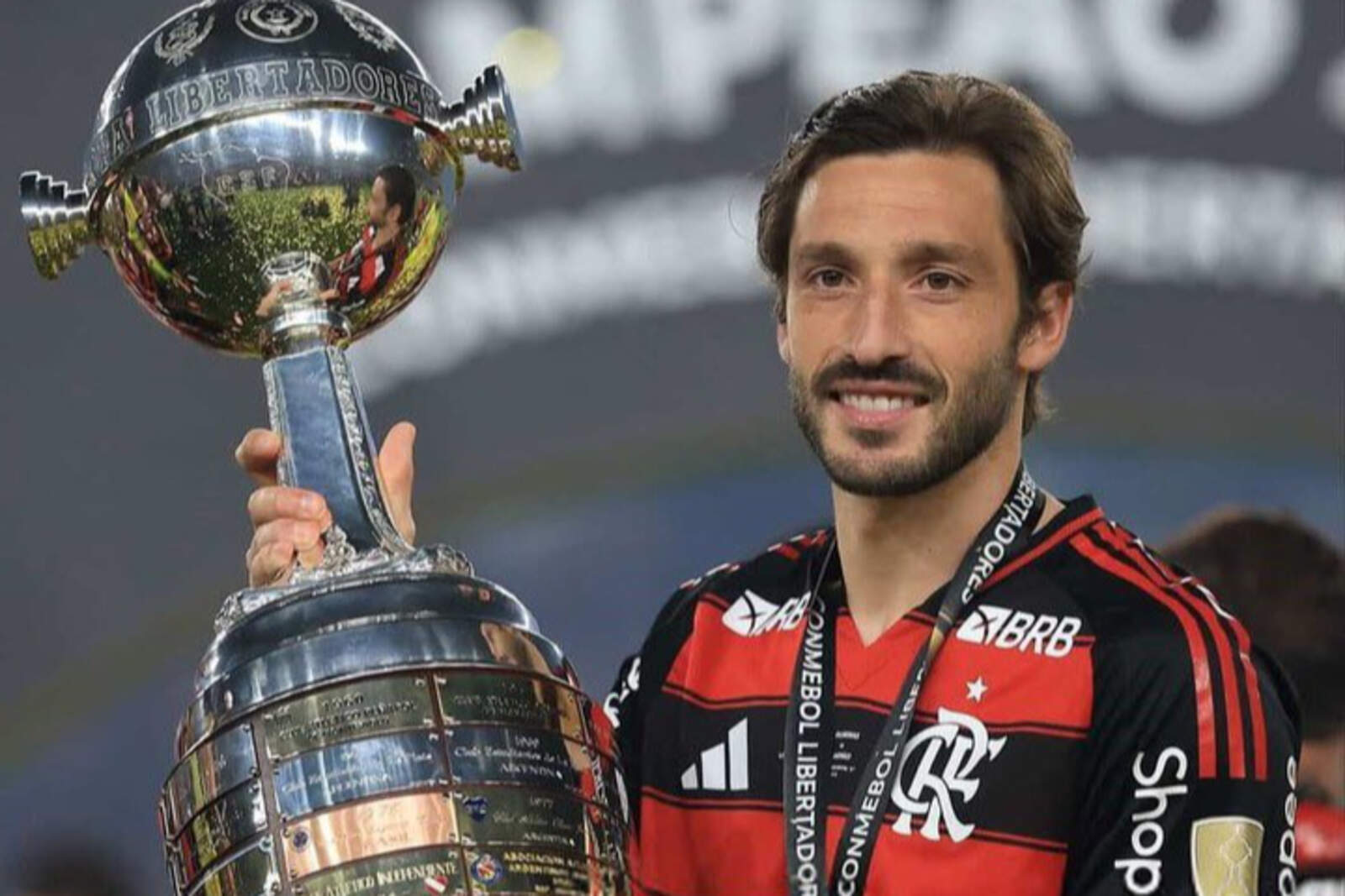 Matías Viña viene de ganara la Libertadores con Flamengo