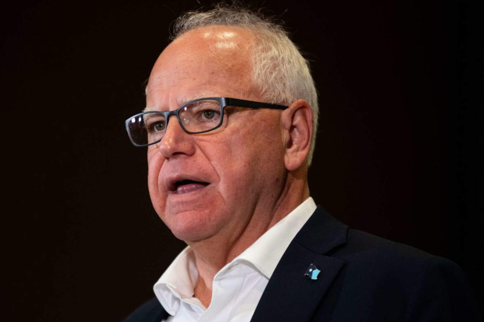 El gobernador comunista Tim Walz y todo el gobierno demócrata de Minnesota también se encuentra bajo escrutinio por el masivo caso de fruade