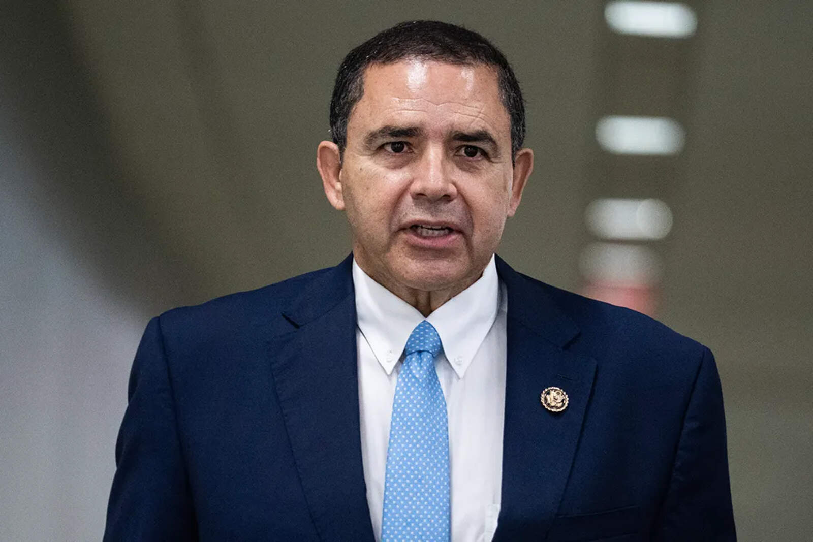 El demócrata Henry Cuellar votó en concordancia con los republicanos