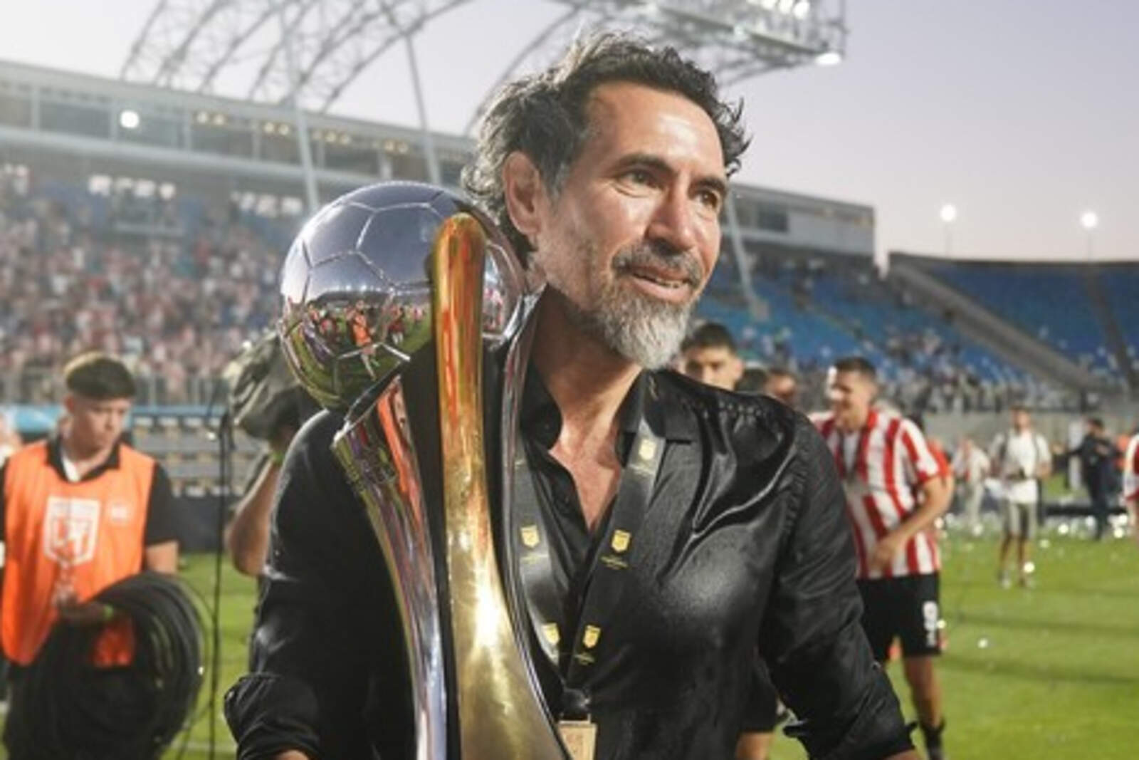 Estudiantes renovó a Eduardo Domínguez y seguirá por dos años más