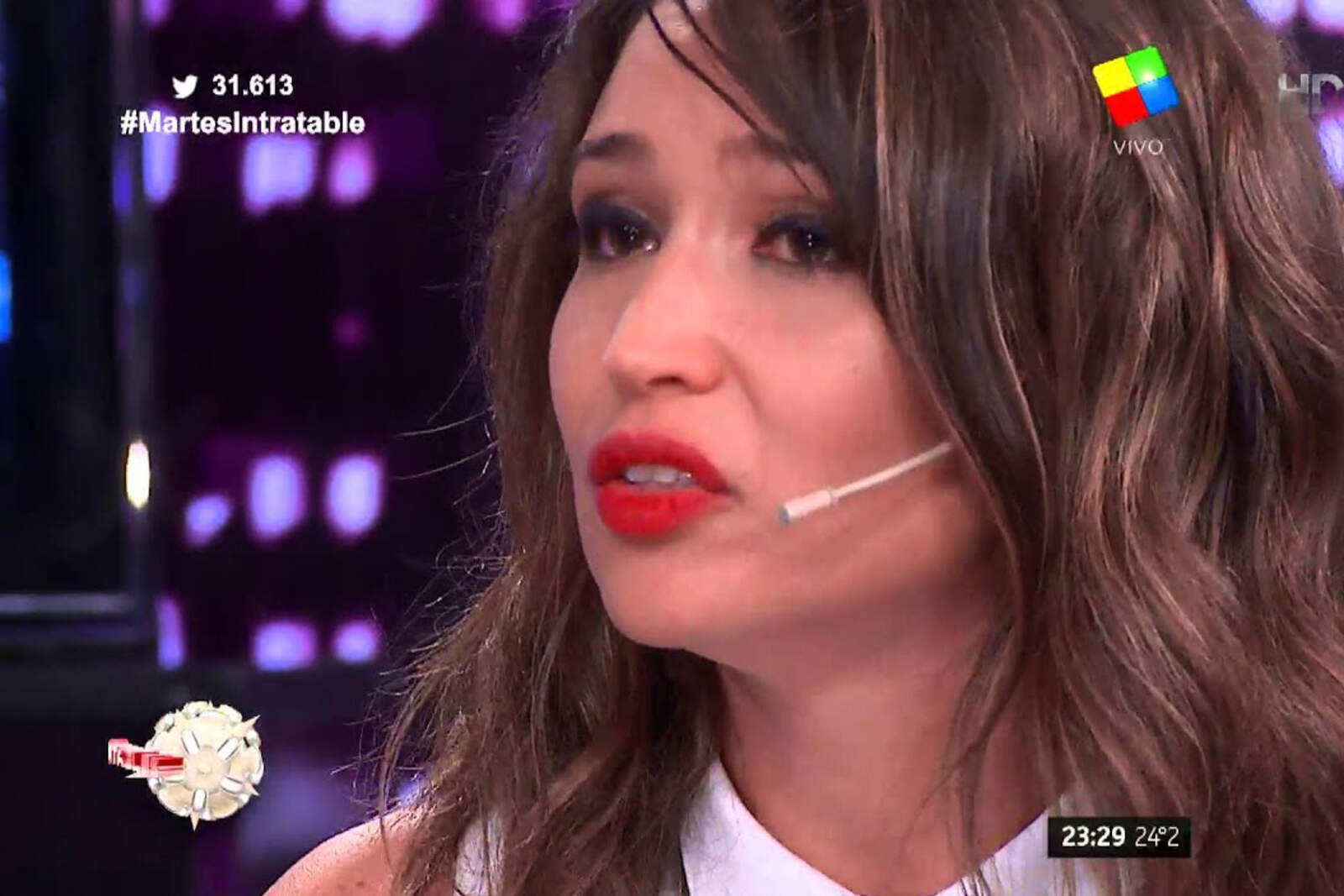 Julia Mengolini llorando.