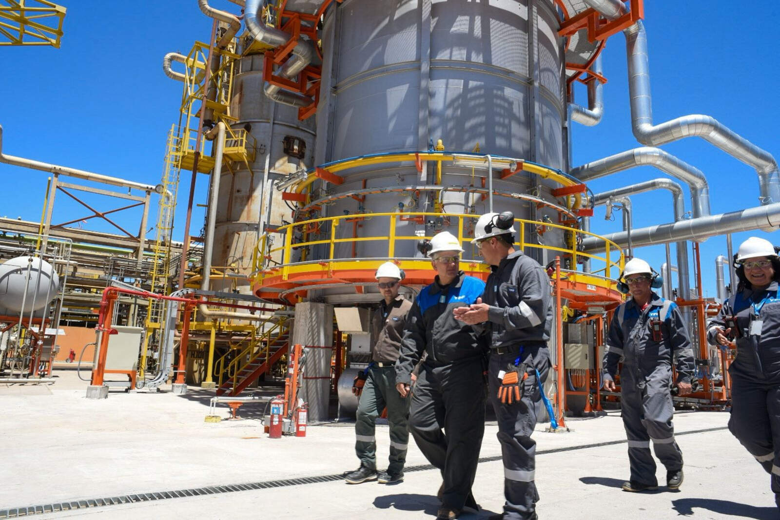 YPF inauguró en Plaza Huincul la primera sala integrada con inteligencia artificial avanzada del país