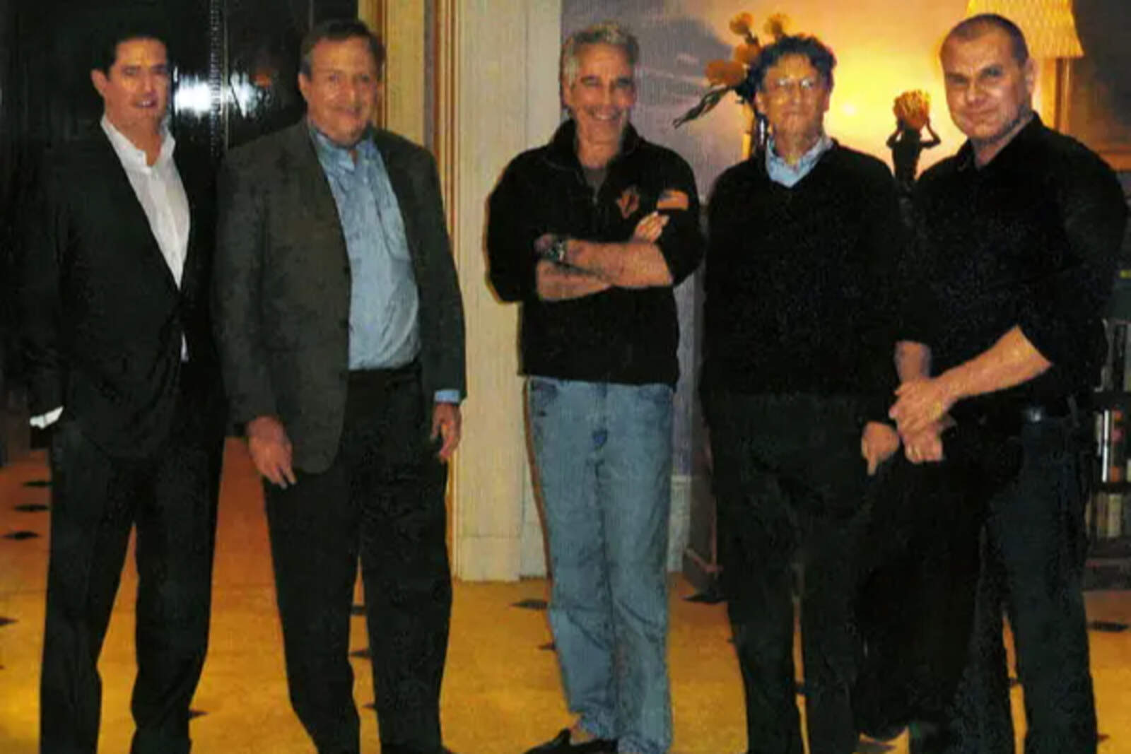 Jeffrey Epstein junto a Bill Gates y Boris Nikolic, asesor de Bill Gates