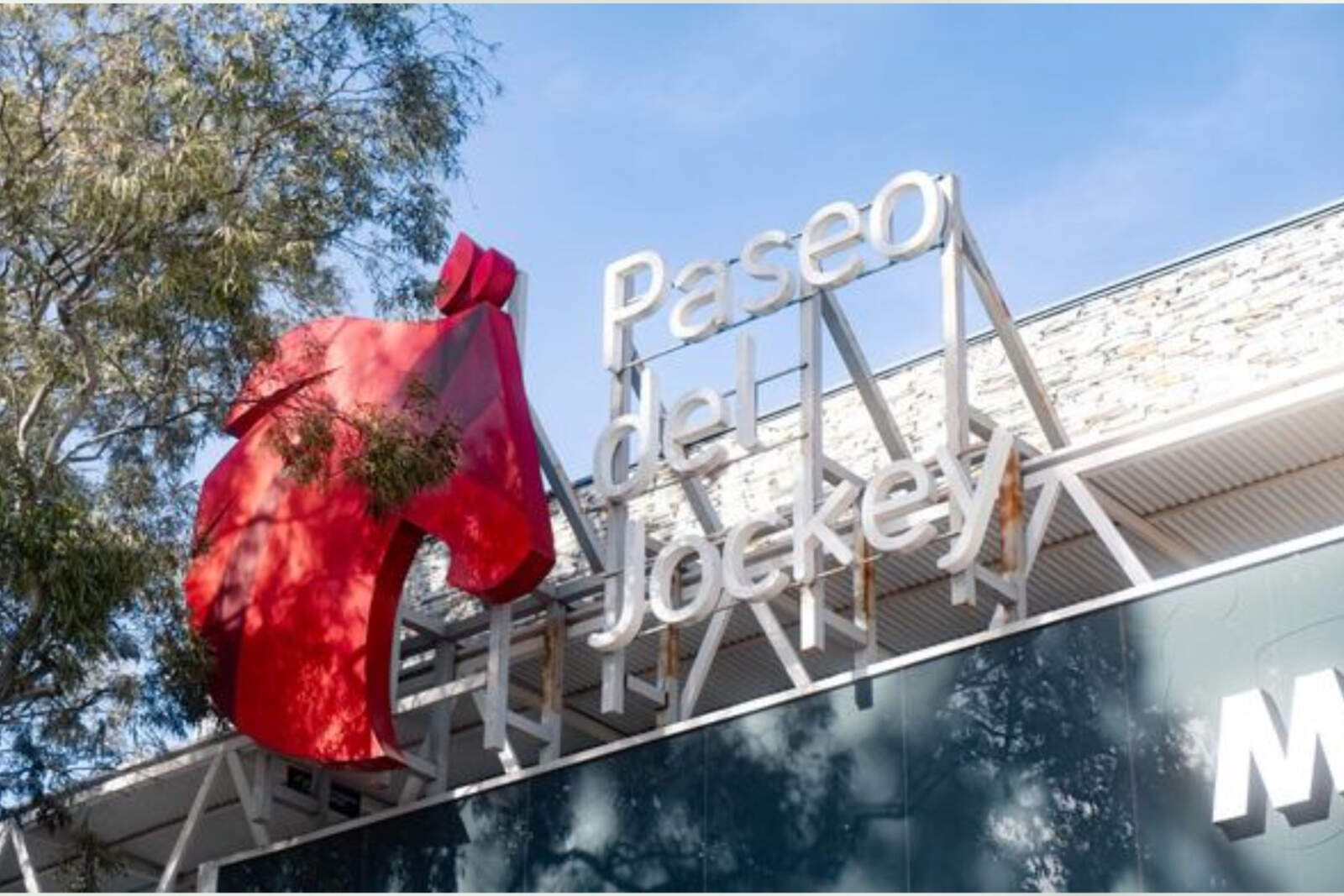 Gayraud destacó que el actual modelo económico con mayor apertura favorece la competencia y amplía la oferta de las marcas internacionales.