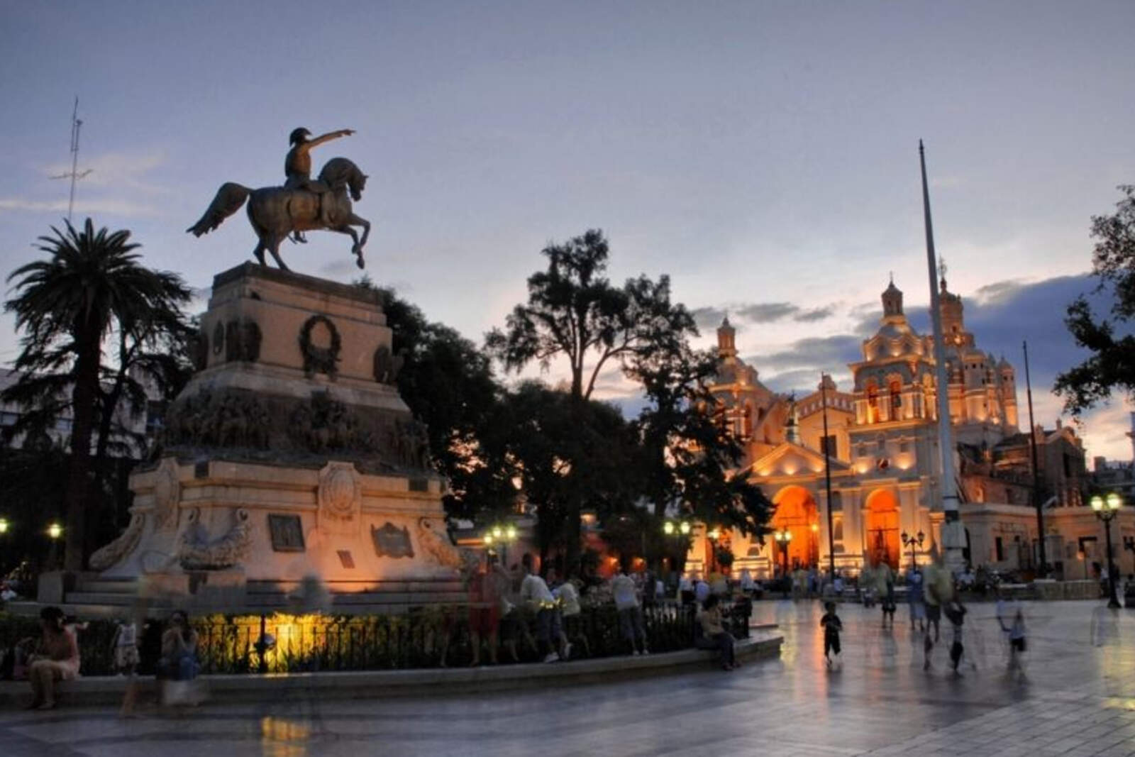 La ciudad de Córdoba consolida su perfil turístico durante 2025 recibiendo a 1.051.015 visitantes en establecimientos formales de la zona.