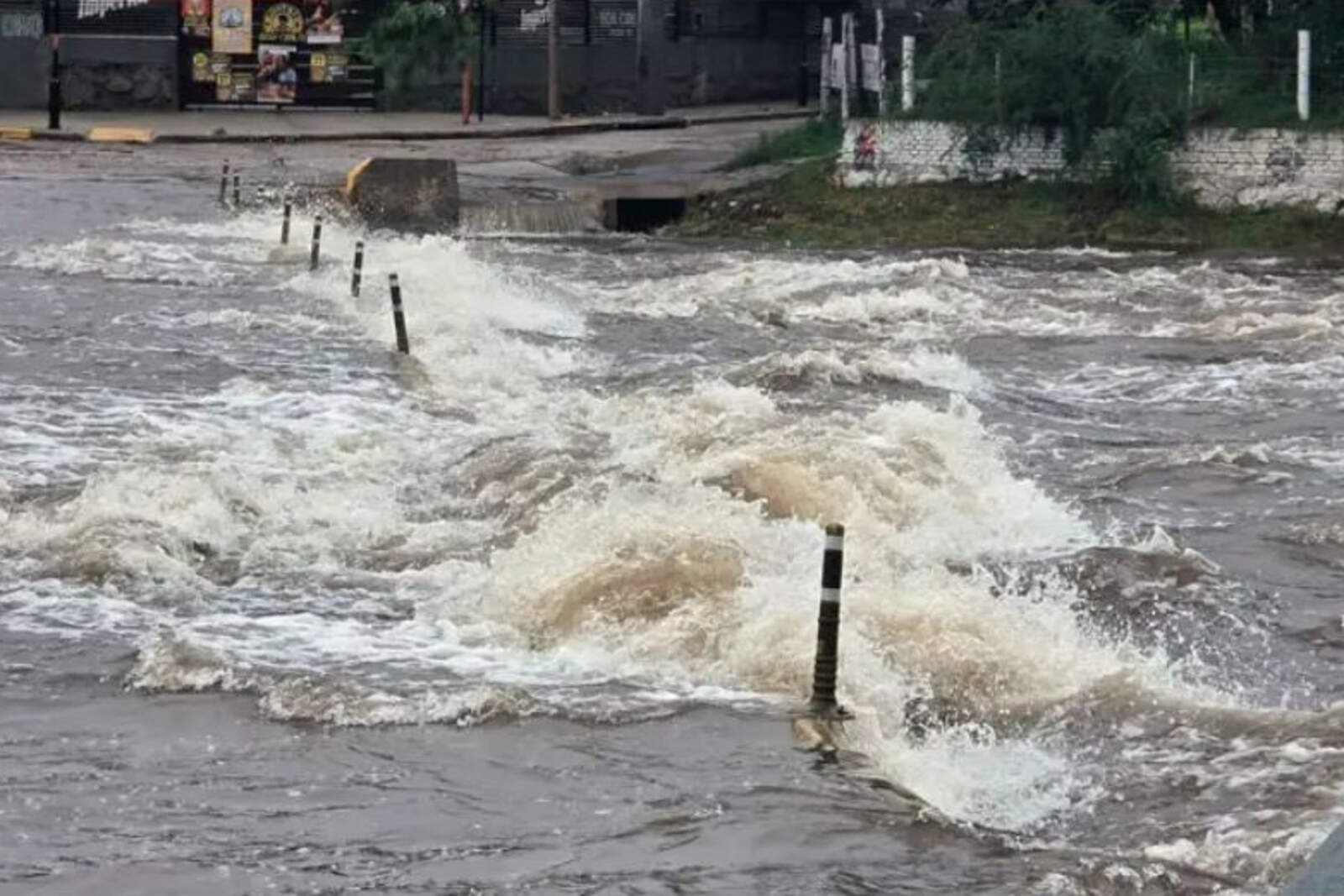  La modernización de la infraestructura es clave para asegurar la calidad de vida de los vecinos ante la demanda creciente de la zona turística.