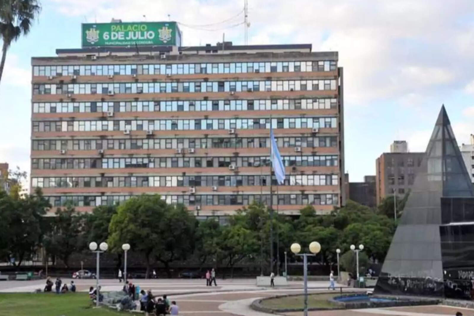 Respecto al impuesto Automotor, se ajustaron las escalas de valuación para evitar que la inflación empuje a los vehículos de tramo.