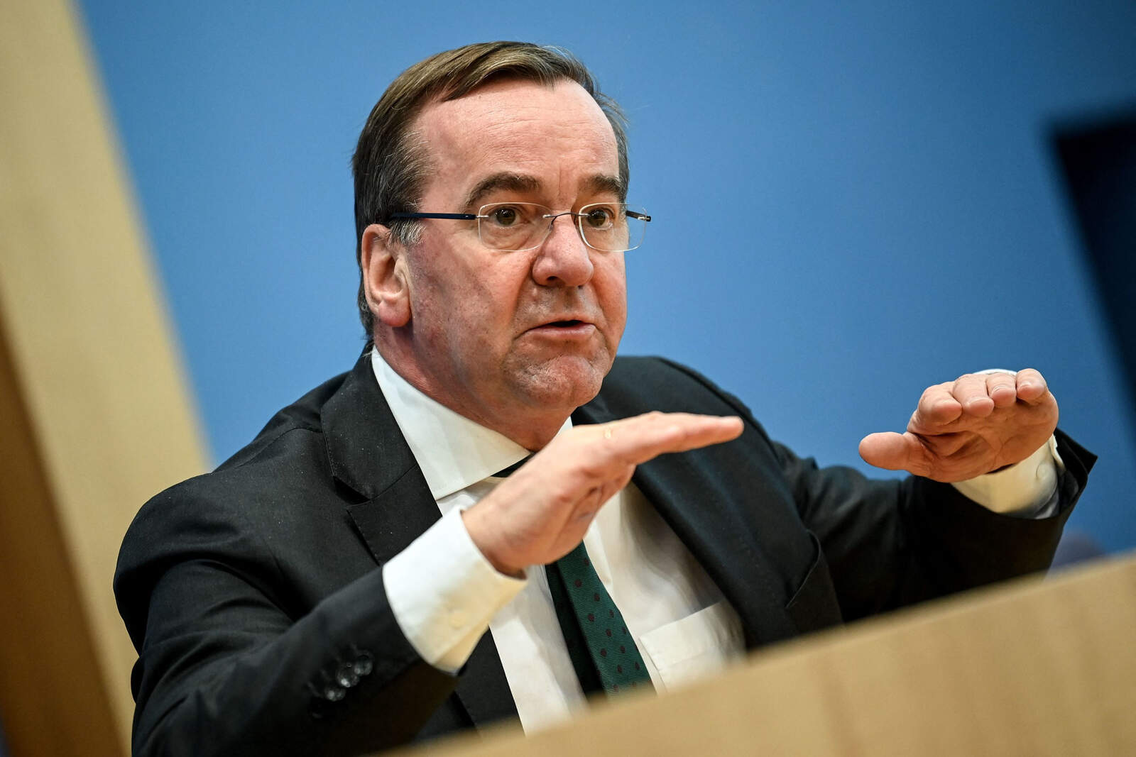 El ministro de Defensa de Alemania reconoció que Berlín no puede seguir suministrando sistemas de defensa ''Patriot''