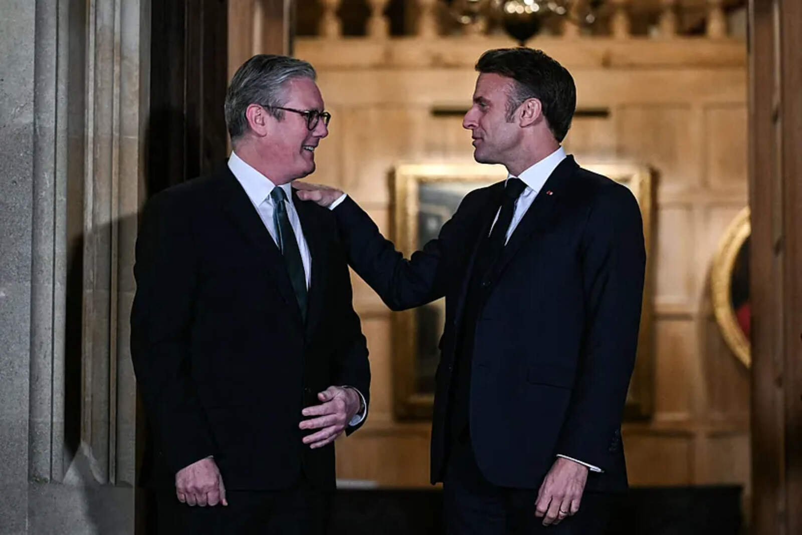 El presidente estadounidense mencionó que a pesar de diferencias en torno a la situación de Groenlandia, mantiene una buena relación con Starmer y Macron 