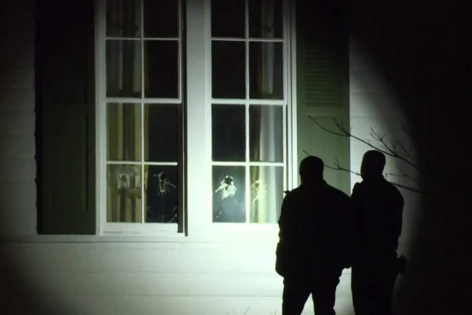 DeFoor rompió una ventana y atacó una camioneta del servicio secreto 