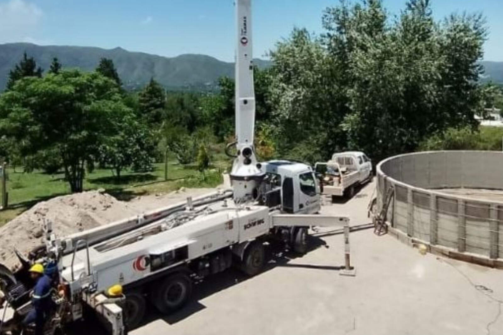 El suministro de agua depende de un sistema administrado por una cooperativa de La Falda a la cual el municipio debe pagarle un canon mensual.
