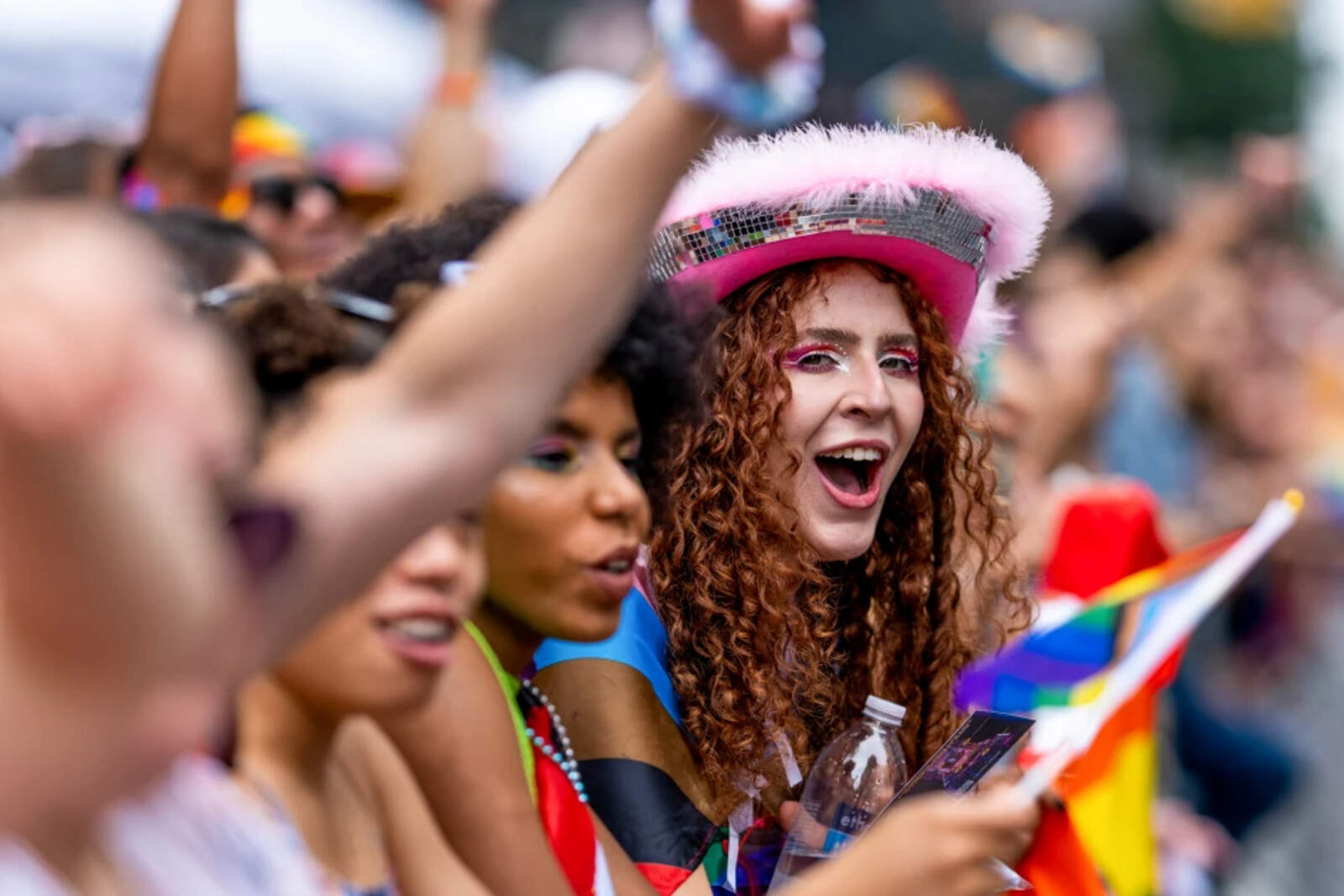 El aumento de este tipo de contenidos se presenta junto al aumento de personas de generaciones actuales identificadas con el movimiento LGTB