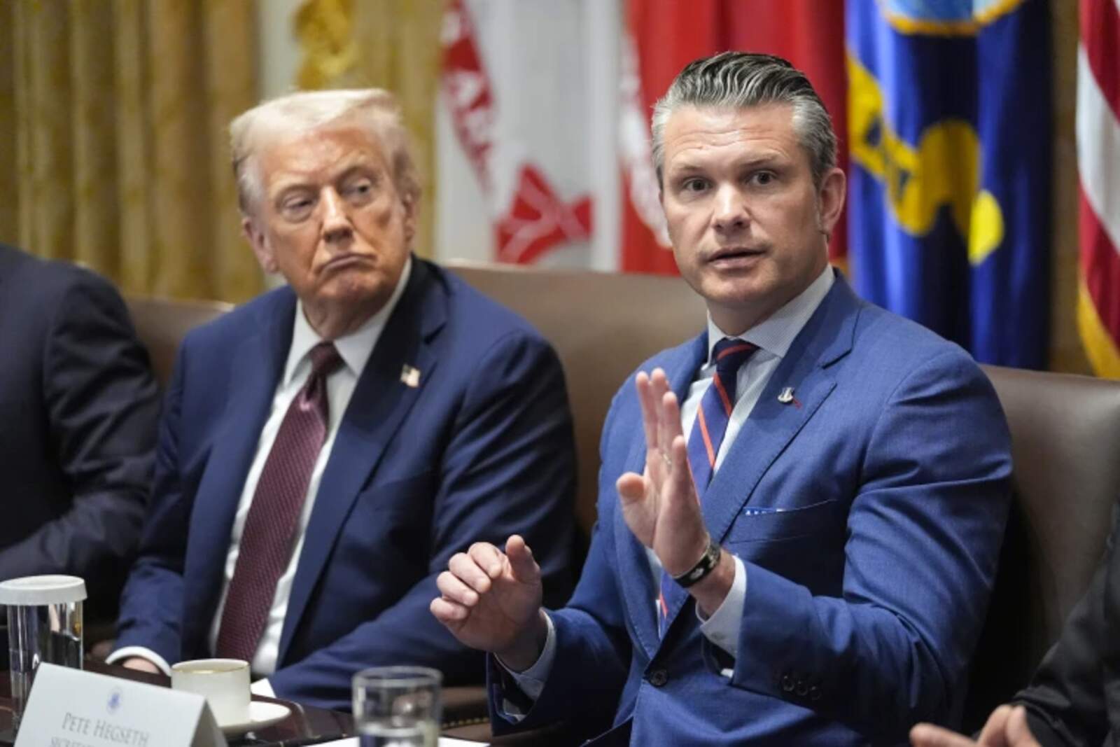 Donald Trump y Pete Hegseth.