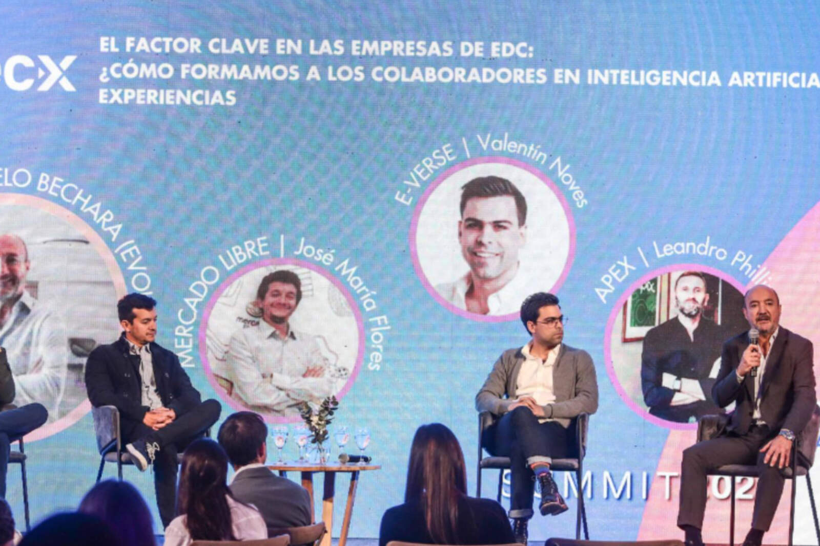 Las conferencias sobre inteligencia artificial y programación se multiplican mensualmente atrayendo a desarrolladores de todo el país.