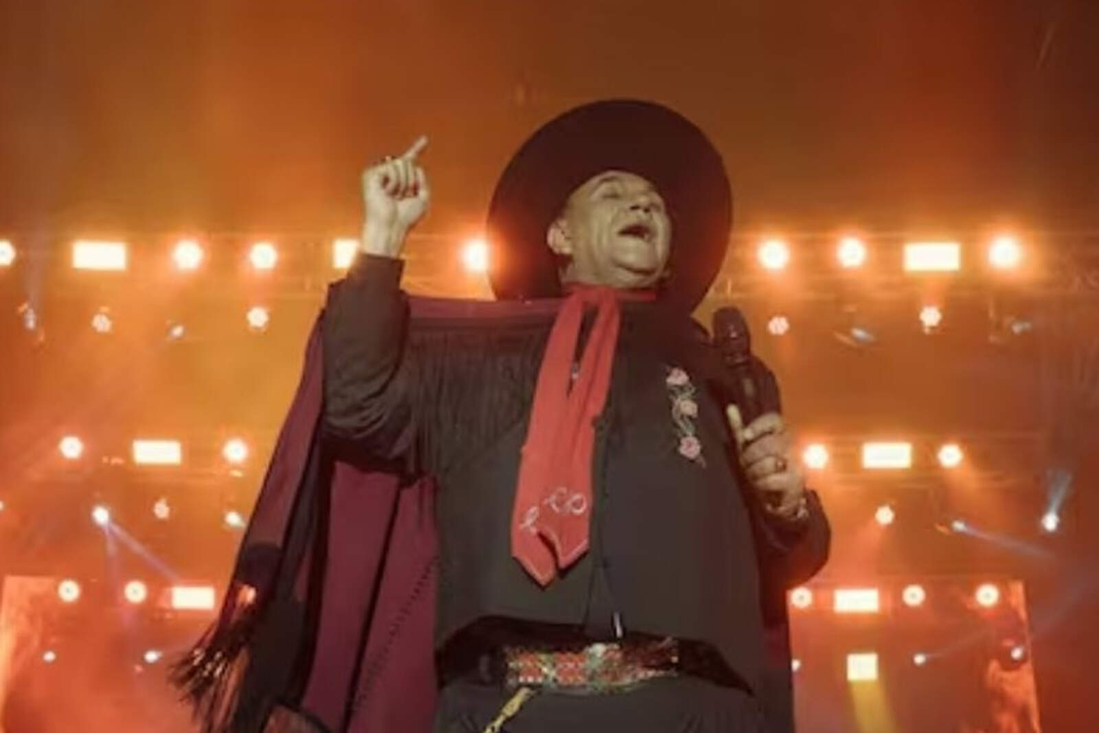 El  Chaqueño Palavecino cantó con un Anfiteatro José Hernandez repleto.